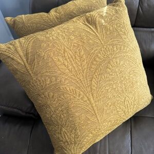 Pre-Owned Set of 2 Mustard Yellow Textured Floral Pattern Cushions/Pillows. 18"